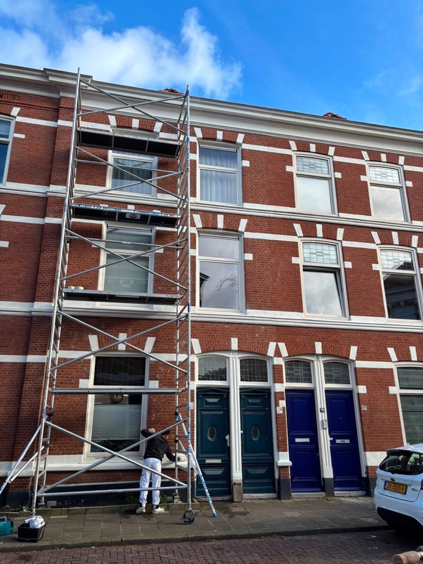Buitenschilderwerk project 7 in Den Haag — kozijnen, deuren en gevel