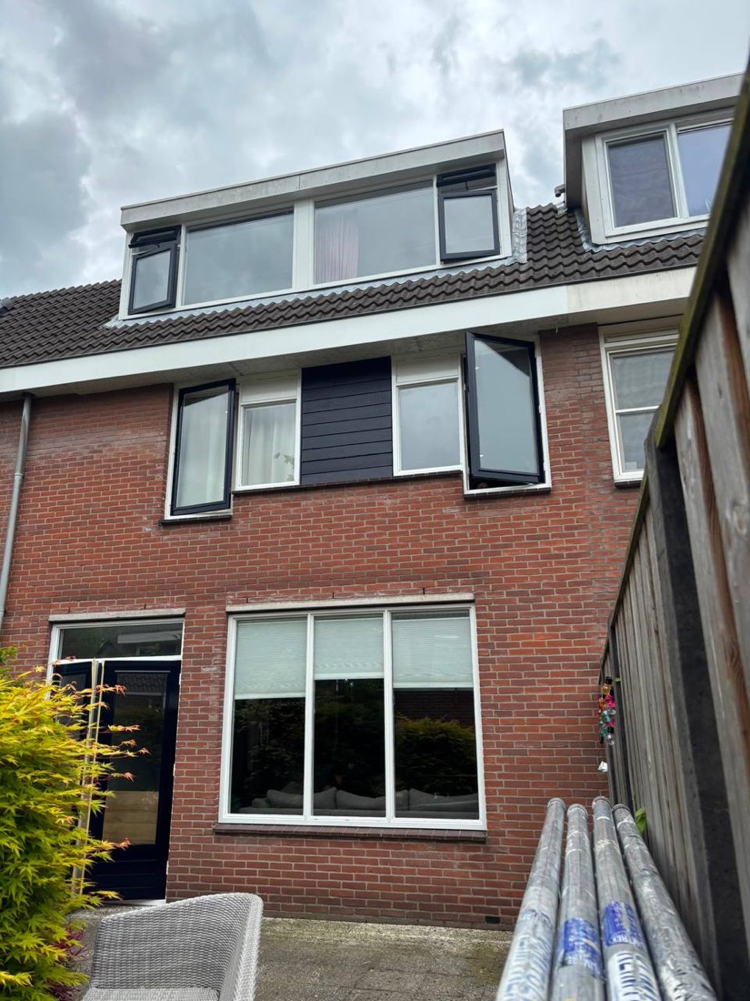 Buitenschilderwerk project 8 in Den Haag — kozijnen, deuren en gevel